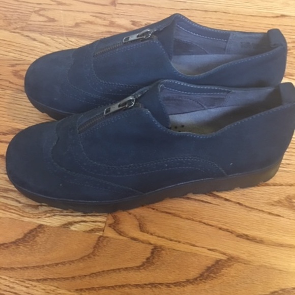 Aerosoles Blue Suede slip-on - Picture 2 of 7